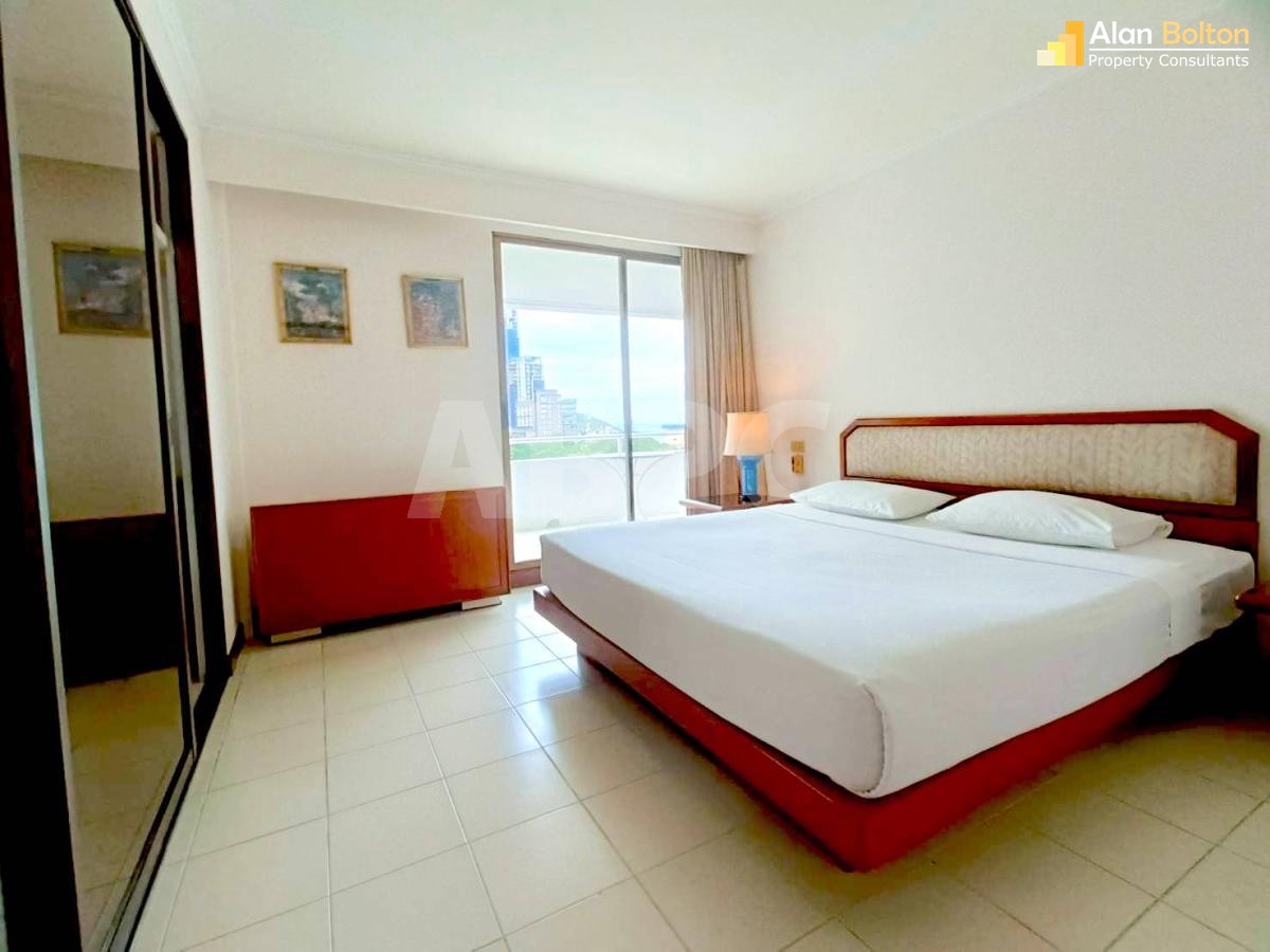2 Bedroom 2 Bathroom Condo in Pratumnak photo 6