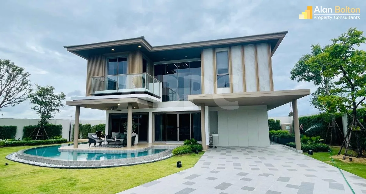 WOW Check out this 4 Bedroom Pool Villa For Sale photo 2