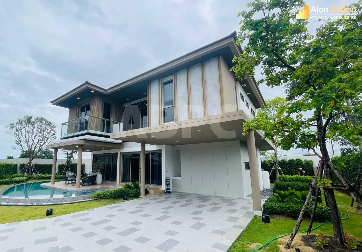 WOW Check out this 4 Bedroom Pool Villa For Sale photo 3