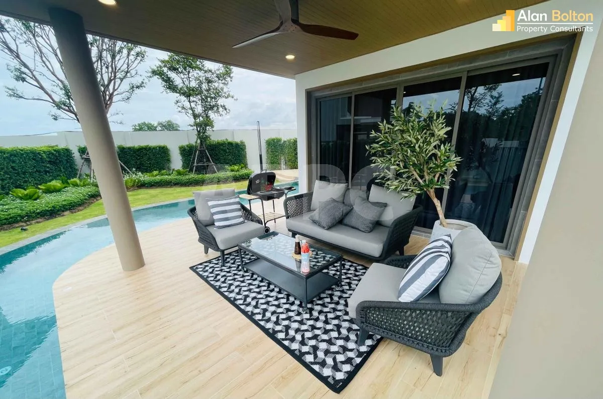 WOW Check out this 4 Bedroom Pool Villa For Sale photo 5