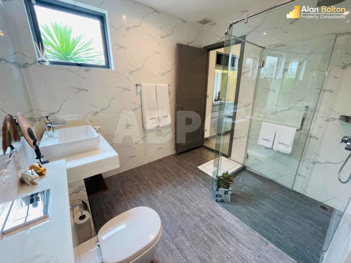 3 Bedrooms 3 bathrooms Luxury Pool Villa in East Pattaya photo 11