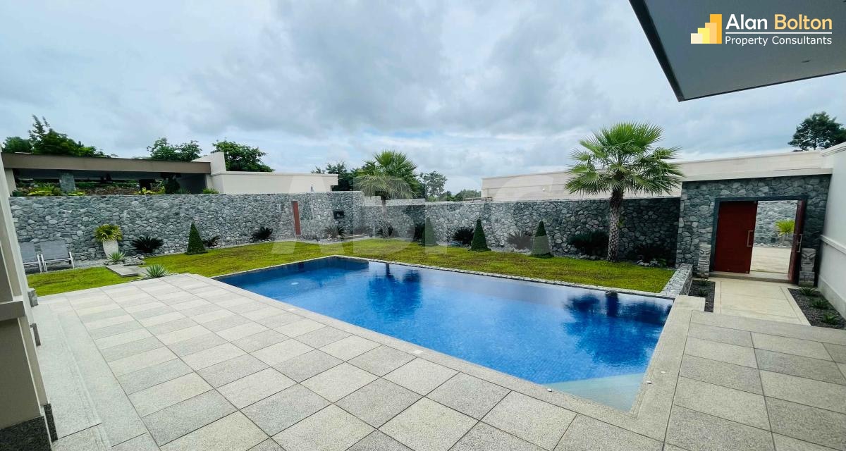3 Bedrooms 3 bathrooms Luxury Pool Villa in East Pattaya photo 8