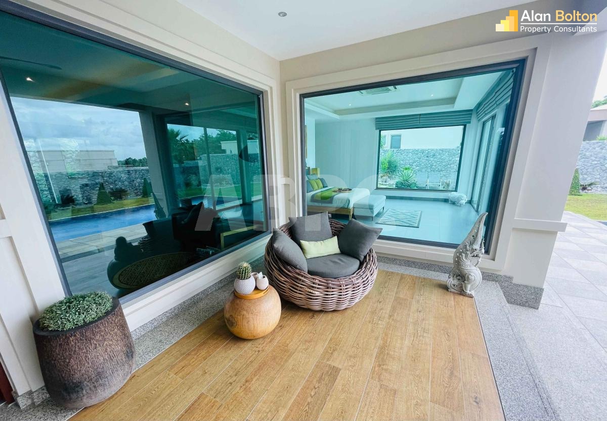 3 Bedrooms 3 bathrooms Luxury Pool Villa in East Pattaya photo 9