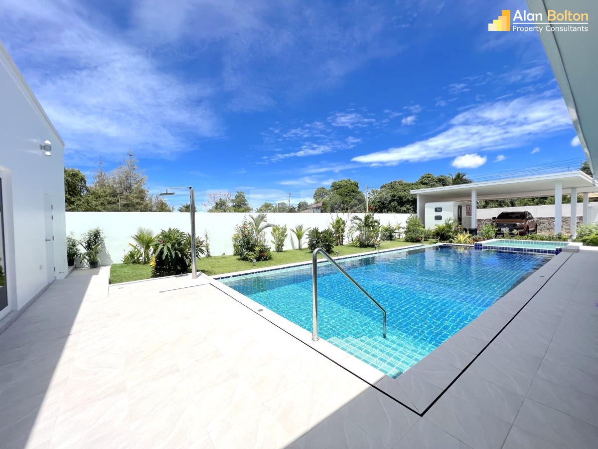 Pool Villa at Chaknork Lake, Pattaya photo 3