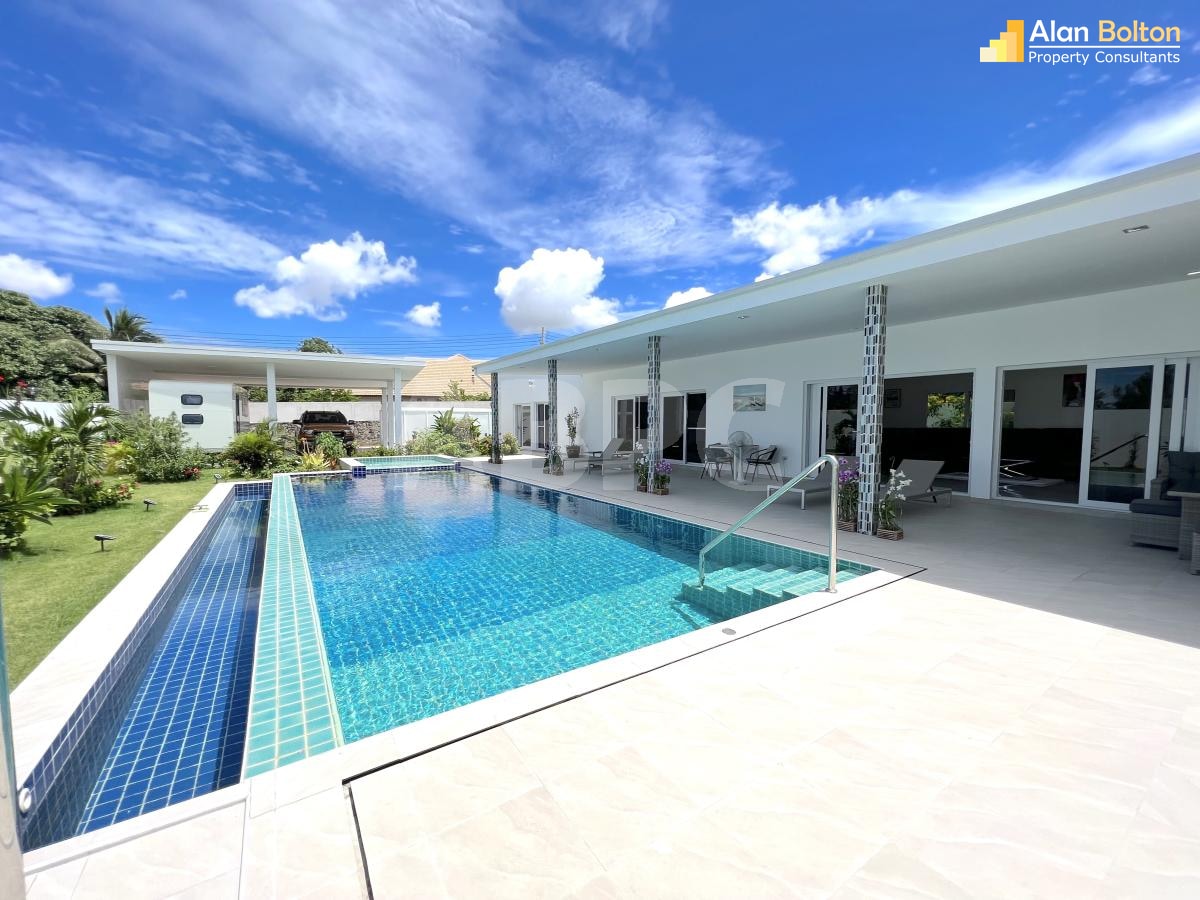Pool Villa at Chaknork Lake, Pattaya