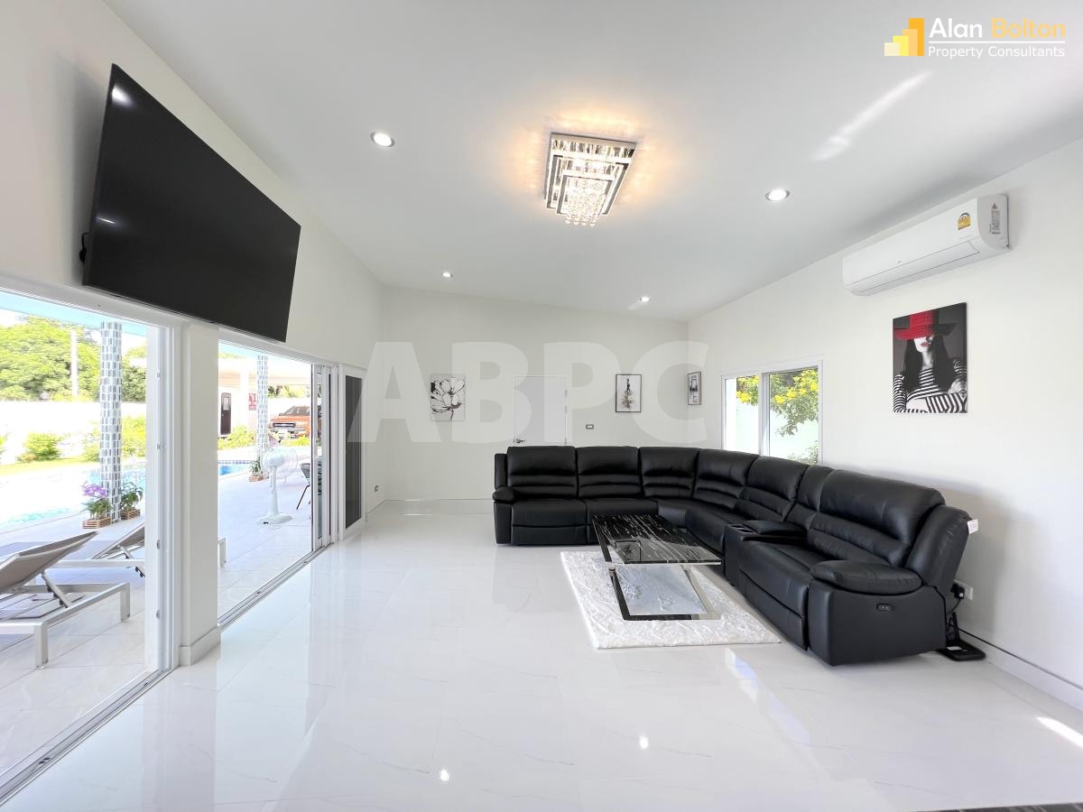 Pool Villa at Chaknork Lake, Pattaya photo 4