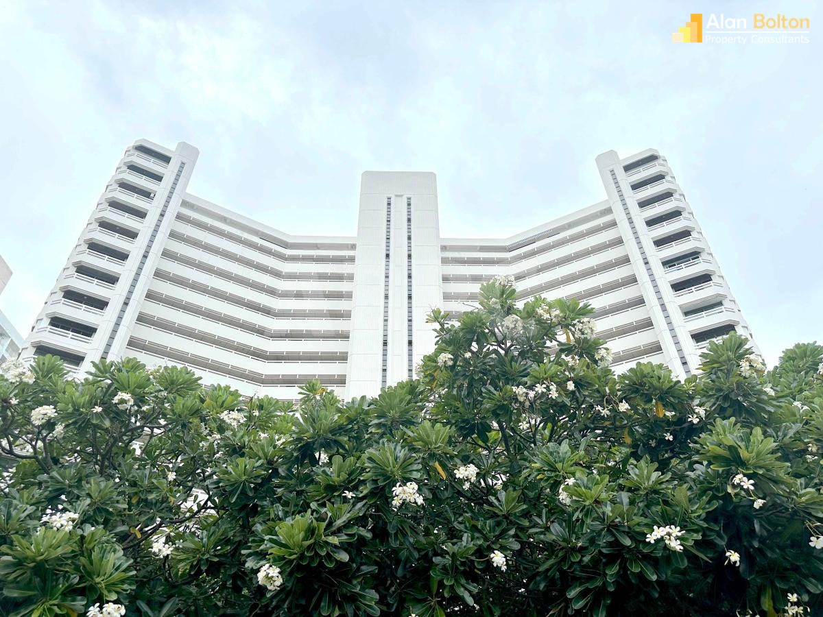3 bedroom 4 bathroom Condo in Jomtien photo 2