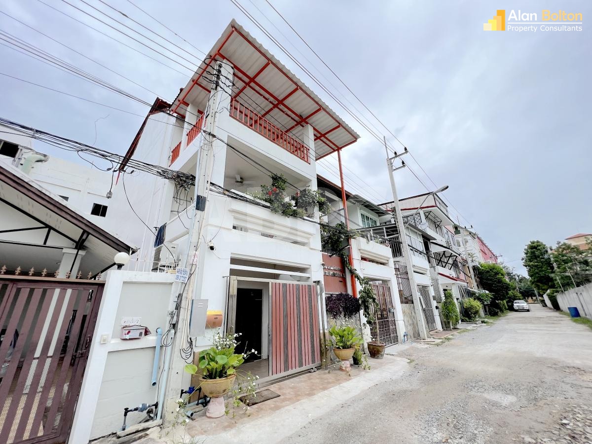 3 Bed 3 Bath Townhouse In Jomtien photo 3