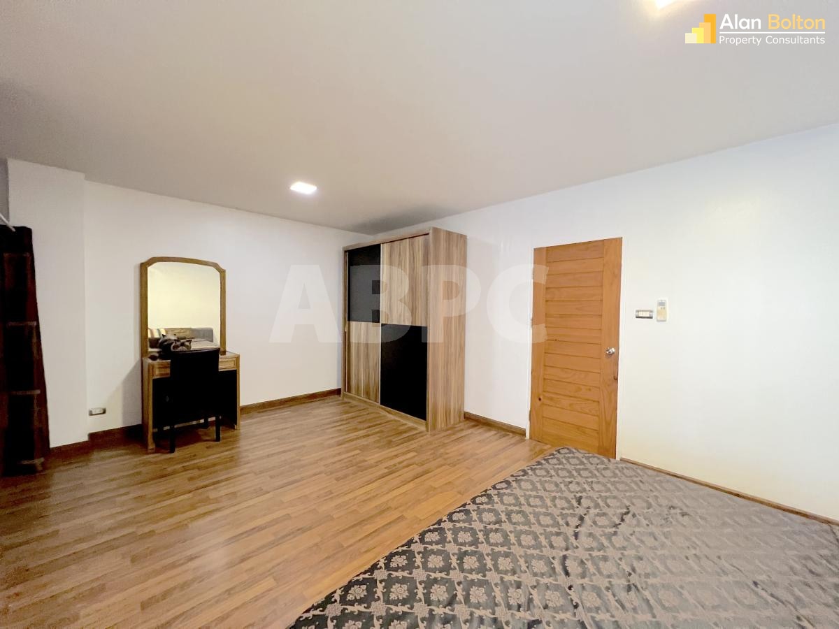 3 Bed 3 Bath Townhouse In Jomtien photo 18