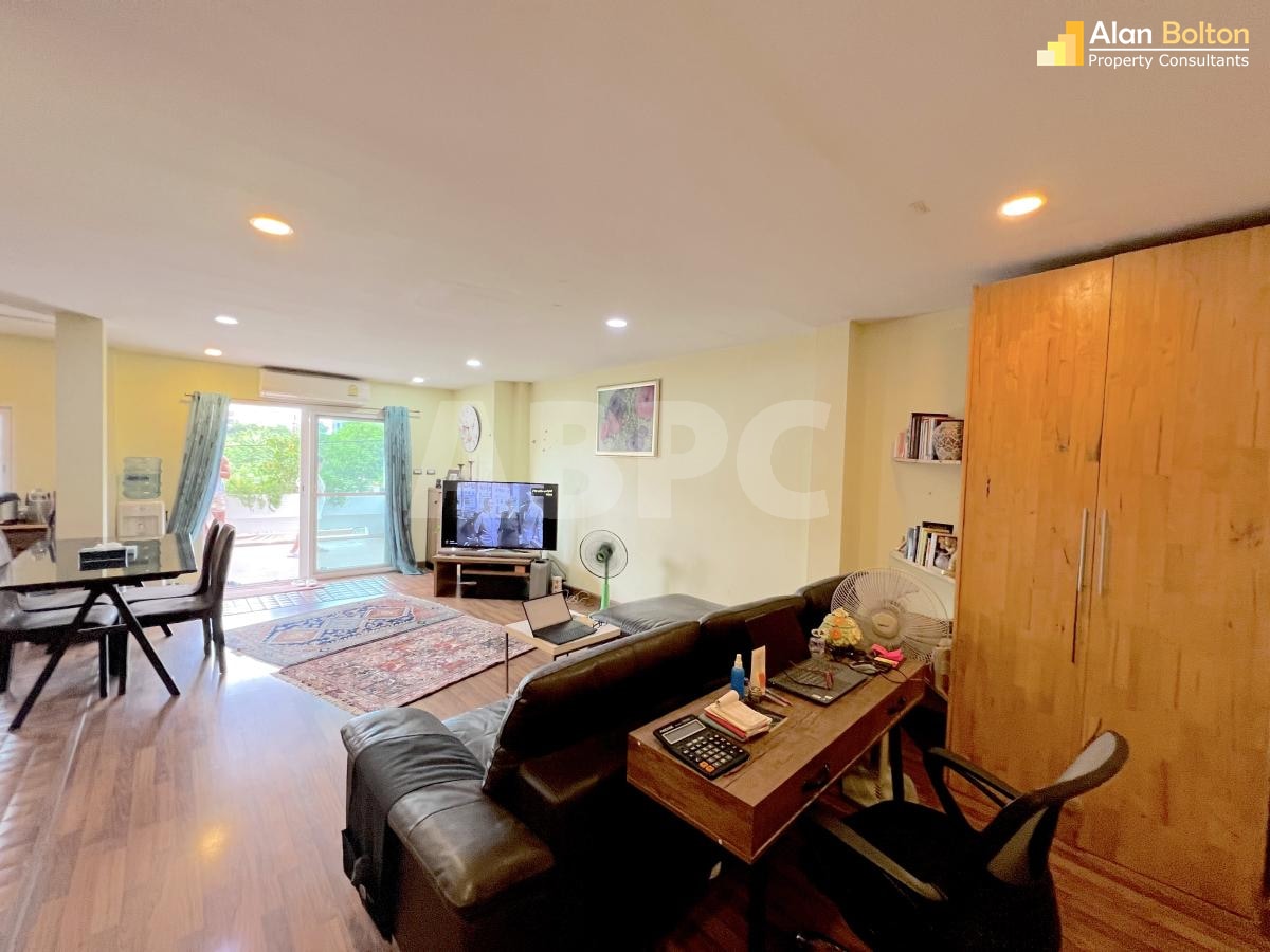 3 Bed 3 Bath Townhouse In Jomtien photo 15