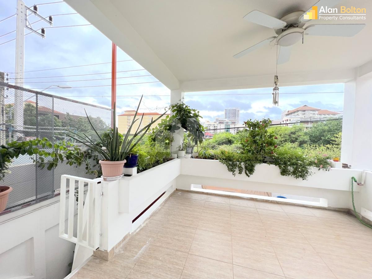 3 Bed 3 Bath Townhouse In Jomtien photo 8