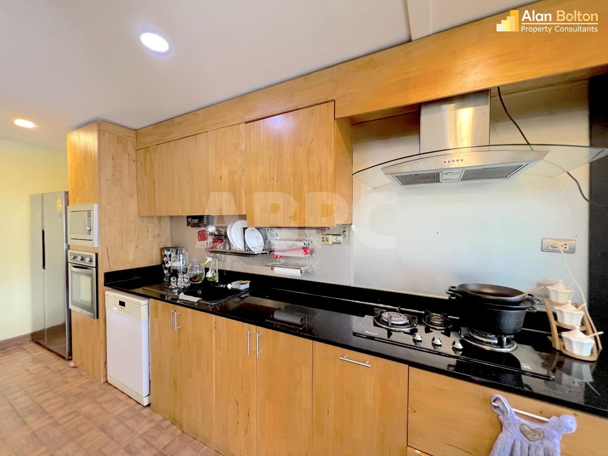 3 Bed 3 Bath Townhouse In Jomtien photo 13