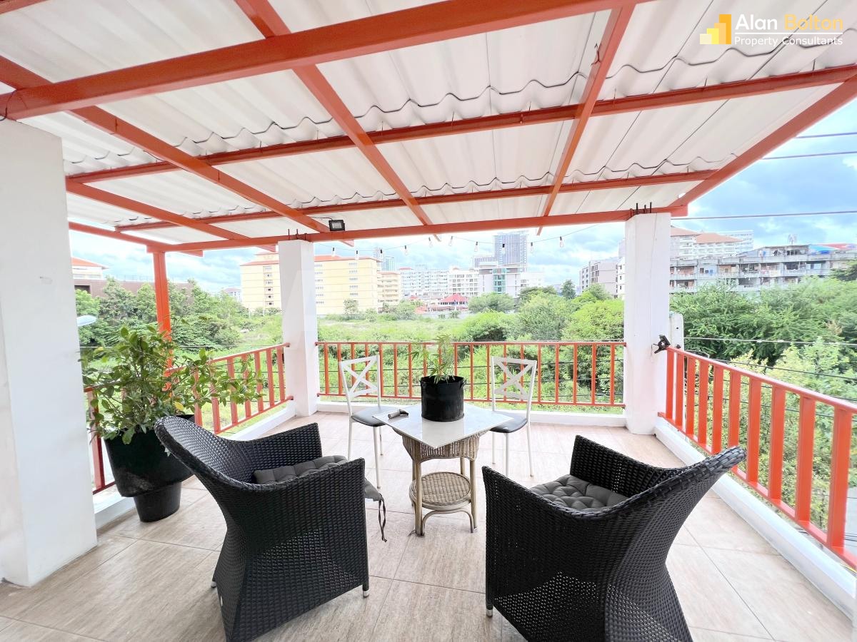 3 Bed 3 Bath Townhouse In Jomtien