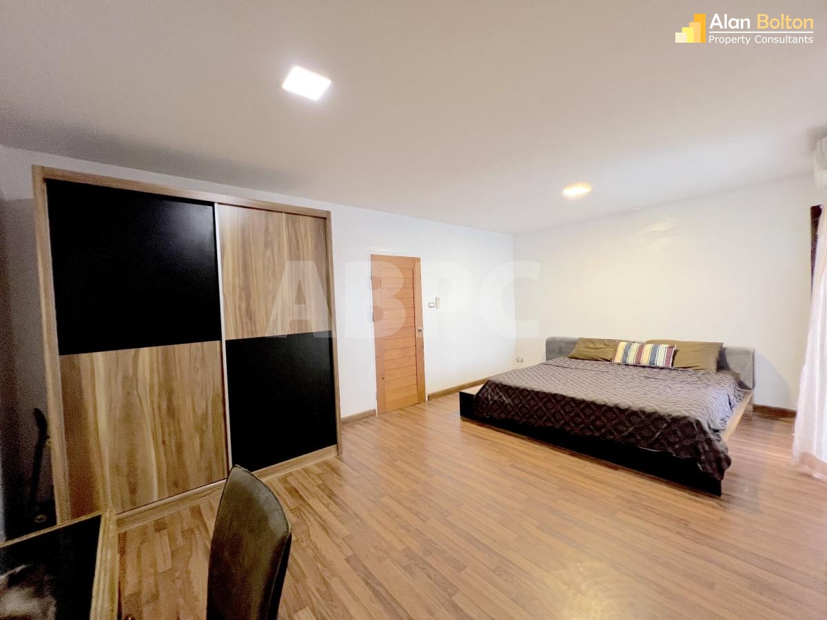 3 Bed 3 Bath Townhouse In Jomtien photo 23
