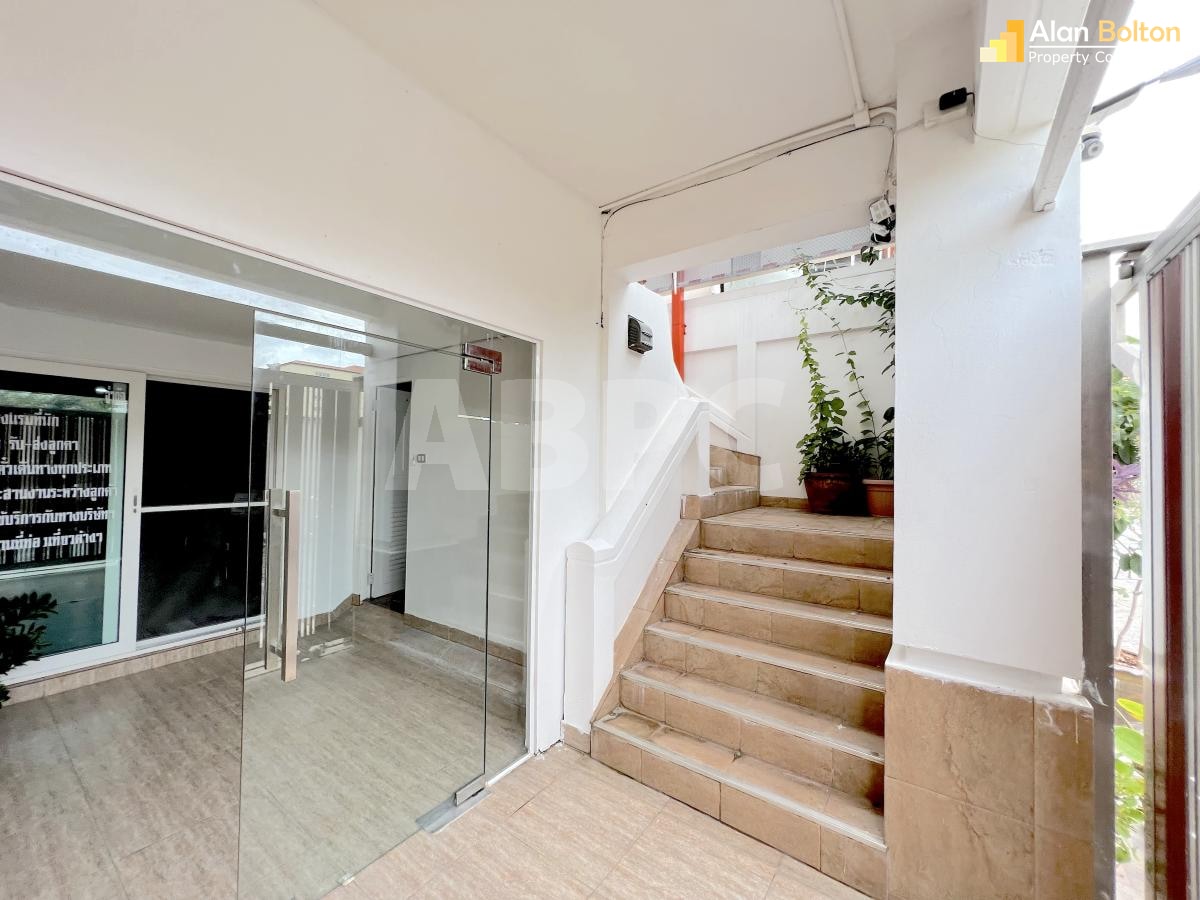 3 Bed 3 Bath Townhouse In Jomtien photo 22