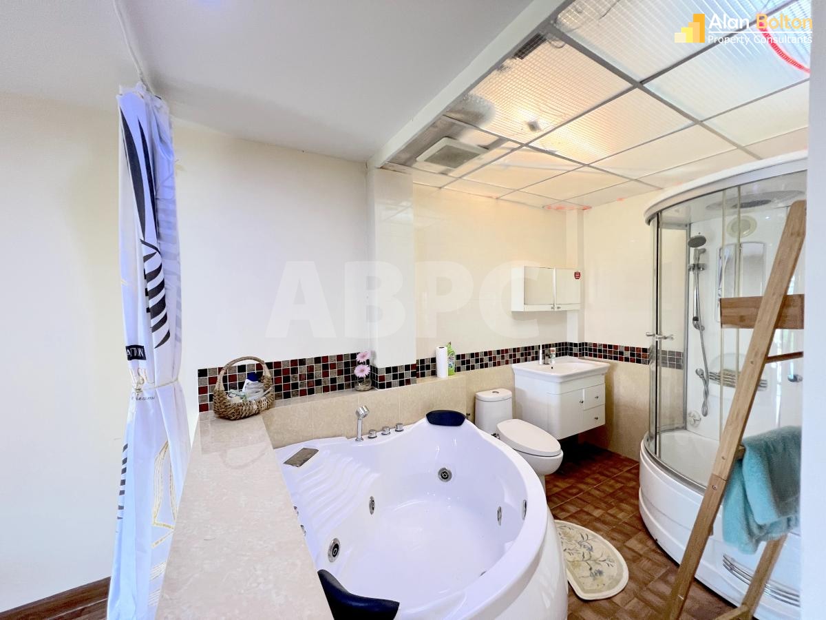 3 Bed 3 Bath Townhouse In Jomtien photo 31