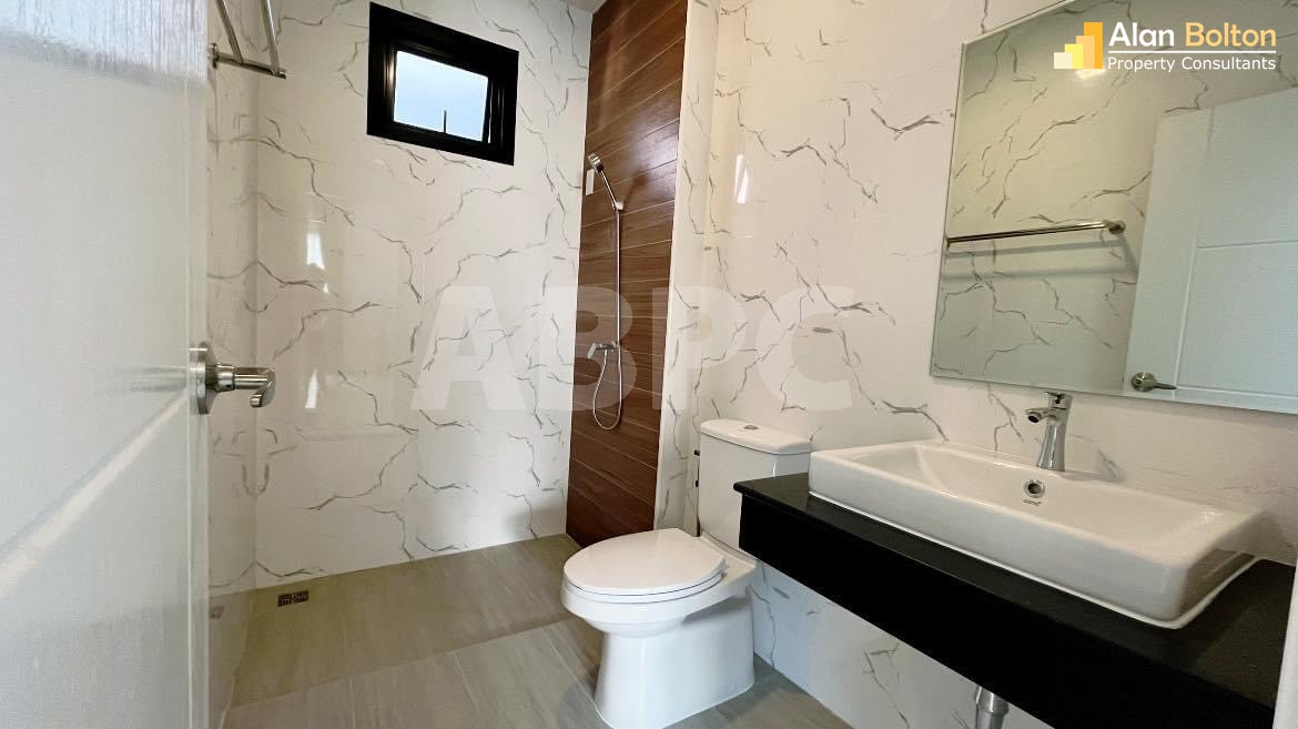 3 Bed 3 Bath House in East Pattaya photo 5