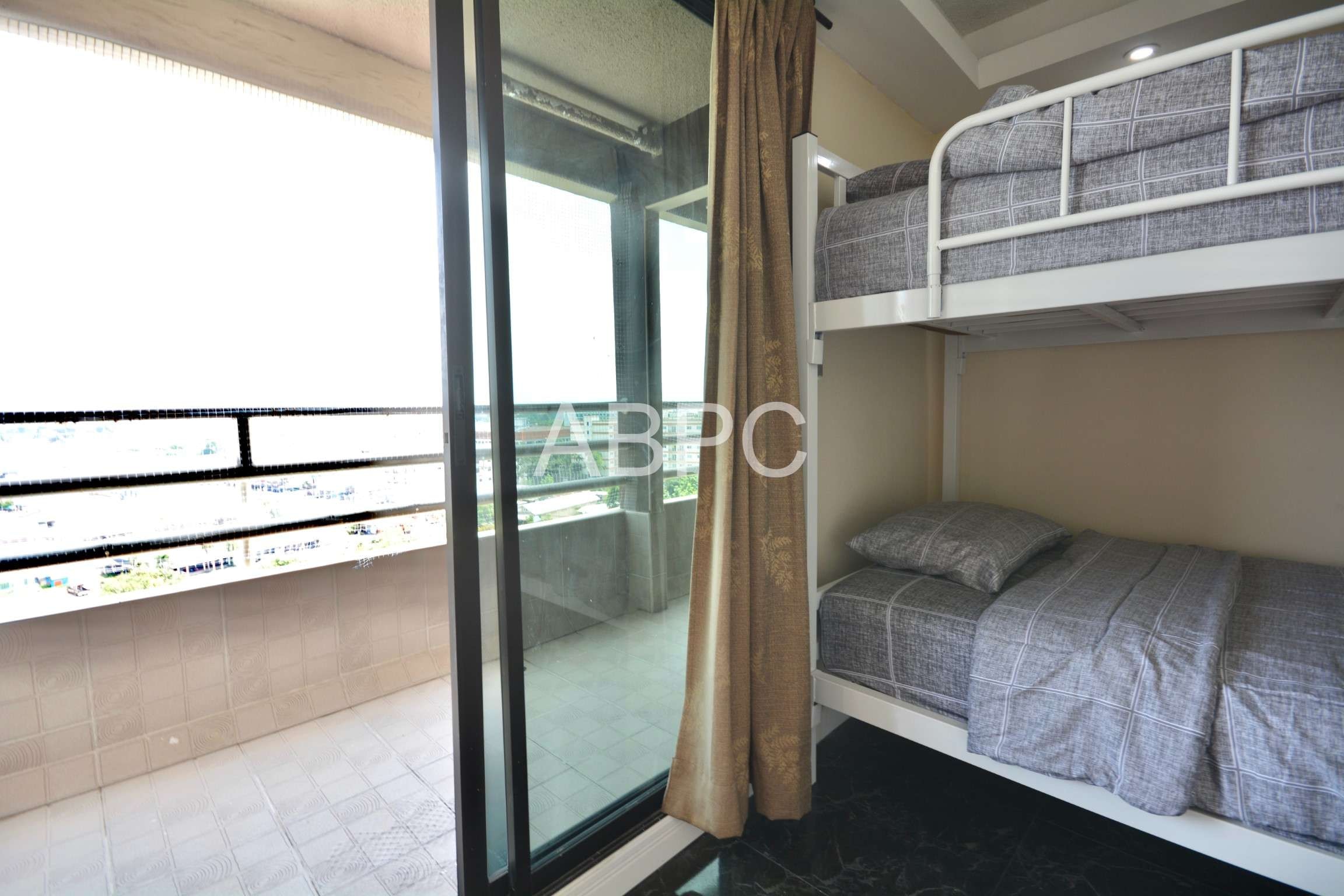 2 Bed 1 Bath Condo In Jomtien photo 8