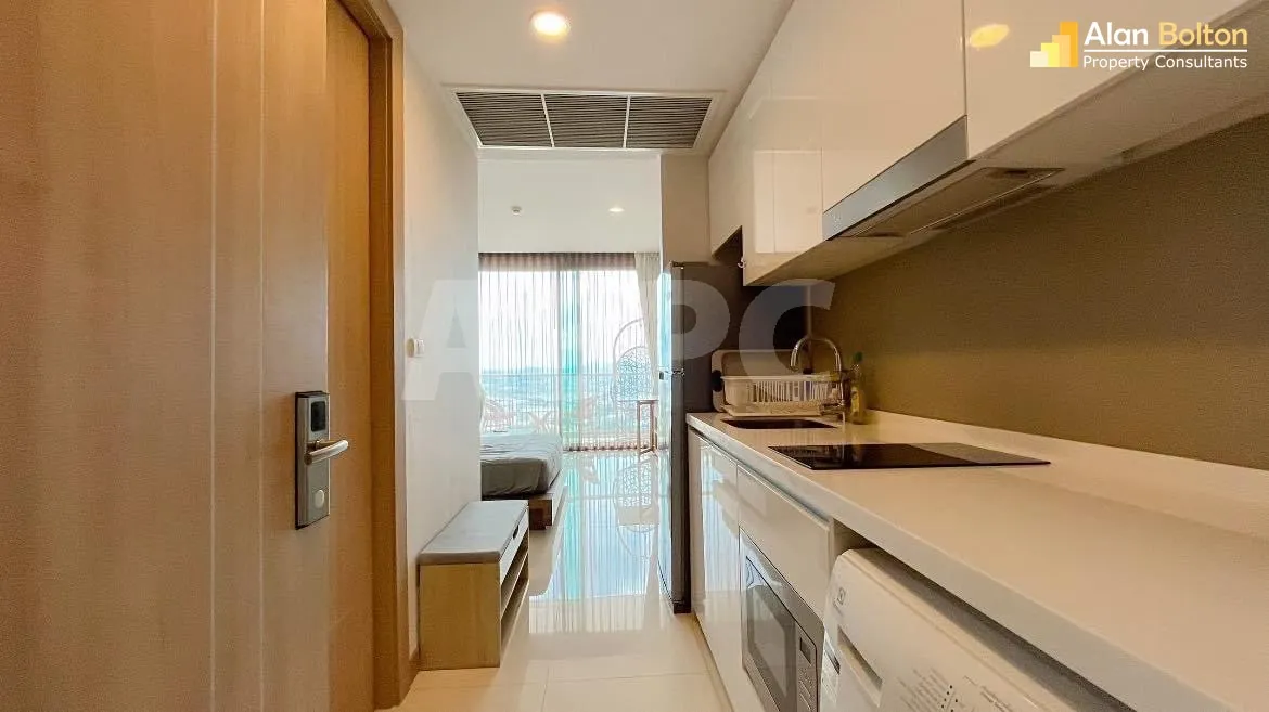 Studio Bed 1 Bath in Wong Amat ABPC0984 photo 4