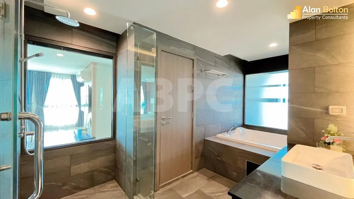 Duplex 2 Floor 2 Bedroom 3 Bathroom in East Pattaya photo 5