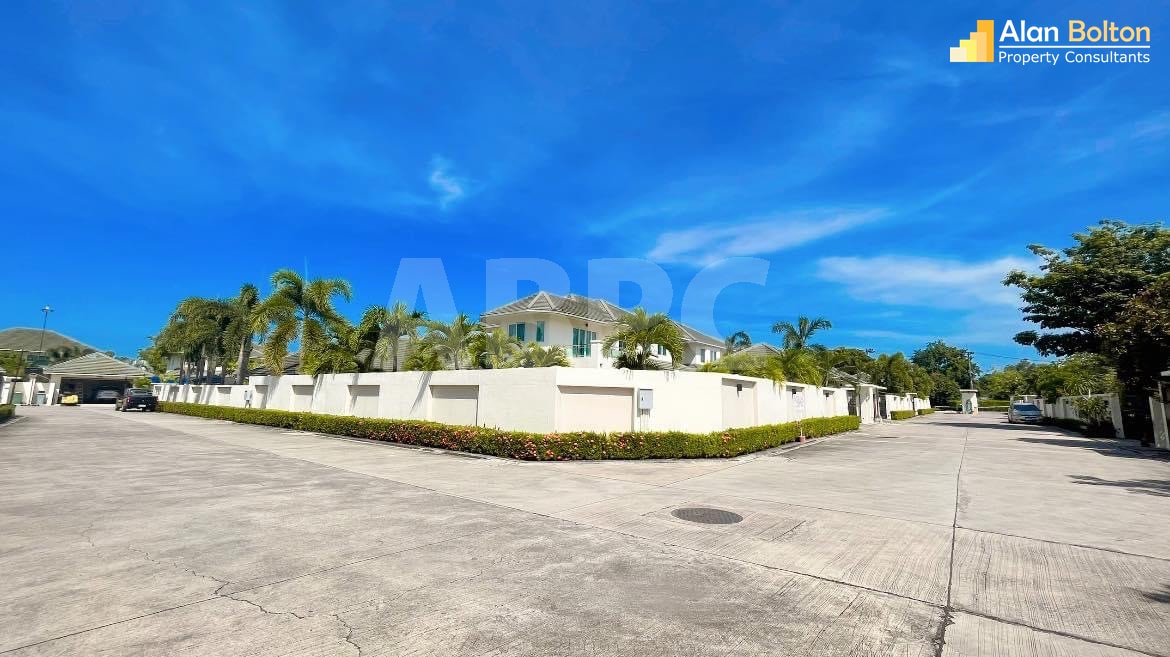 4 Bed 5 Bath in East Pattaya ABPC1013 photo 3