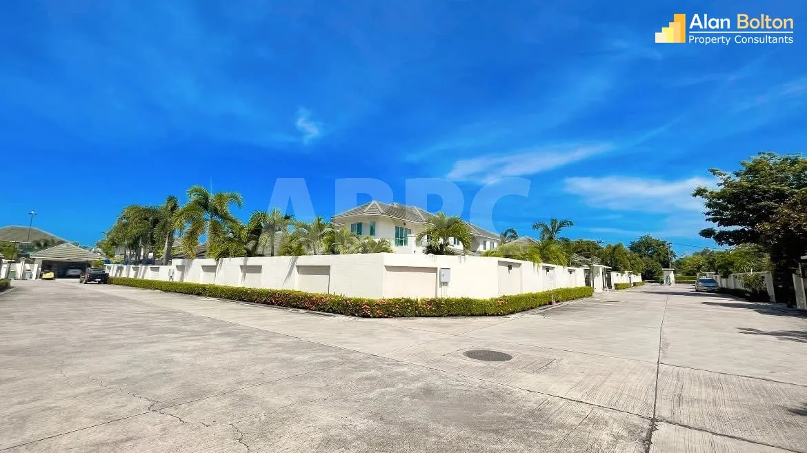 4 Bed 5 Bath in East Pattaya ABPC1013 photo 3