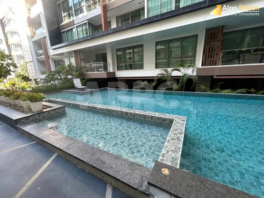 Pool View 2 Bed 2 Bath Condo in Central Pattaya