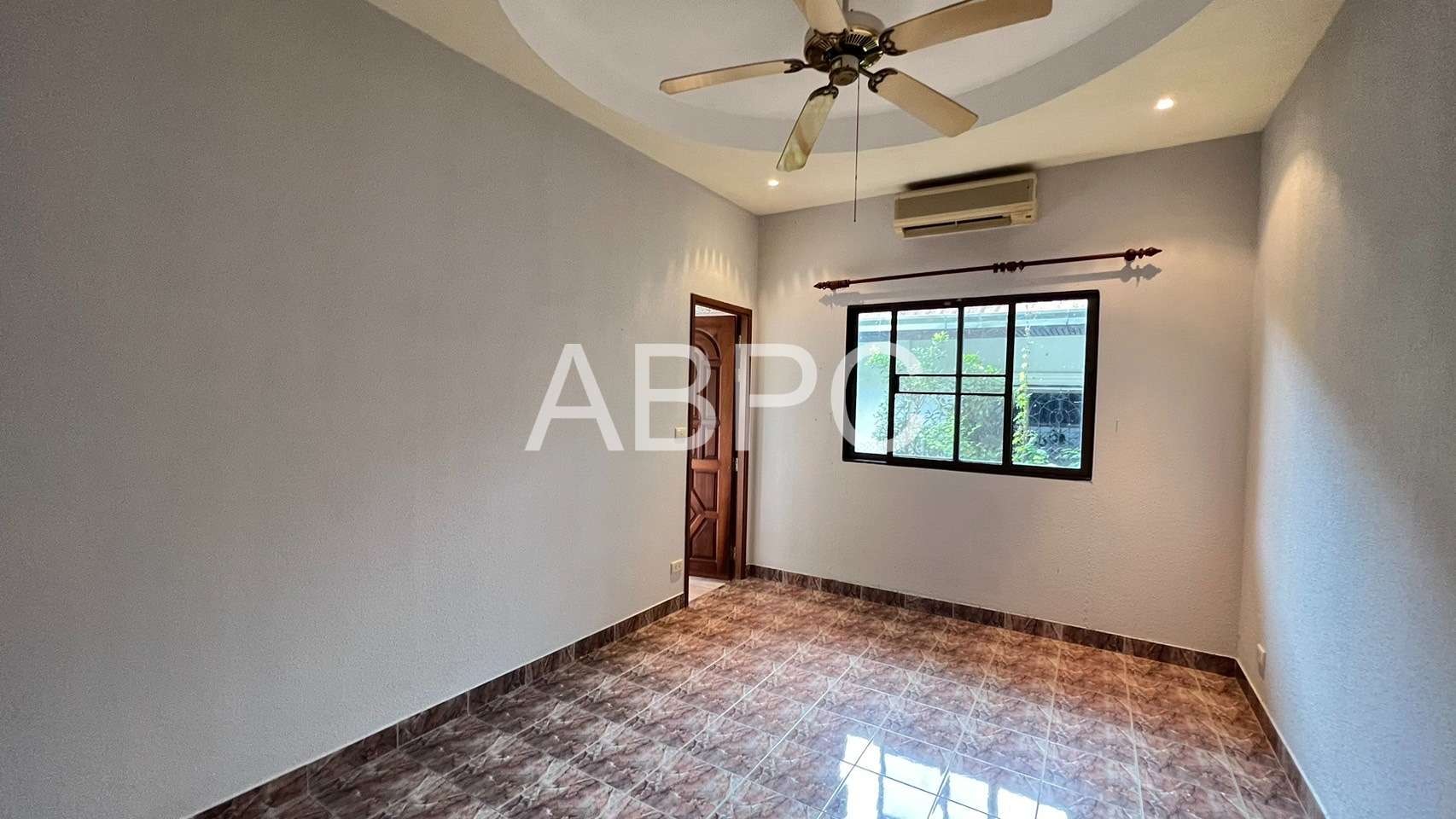 4 Bedrooms 3 Bathrooms in East Pattaya photo 13