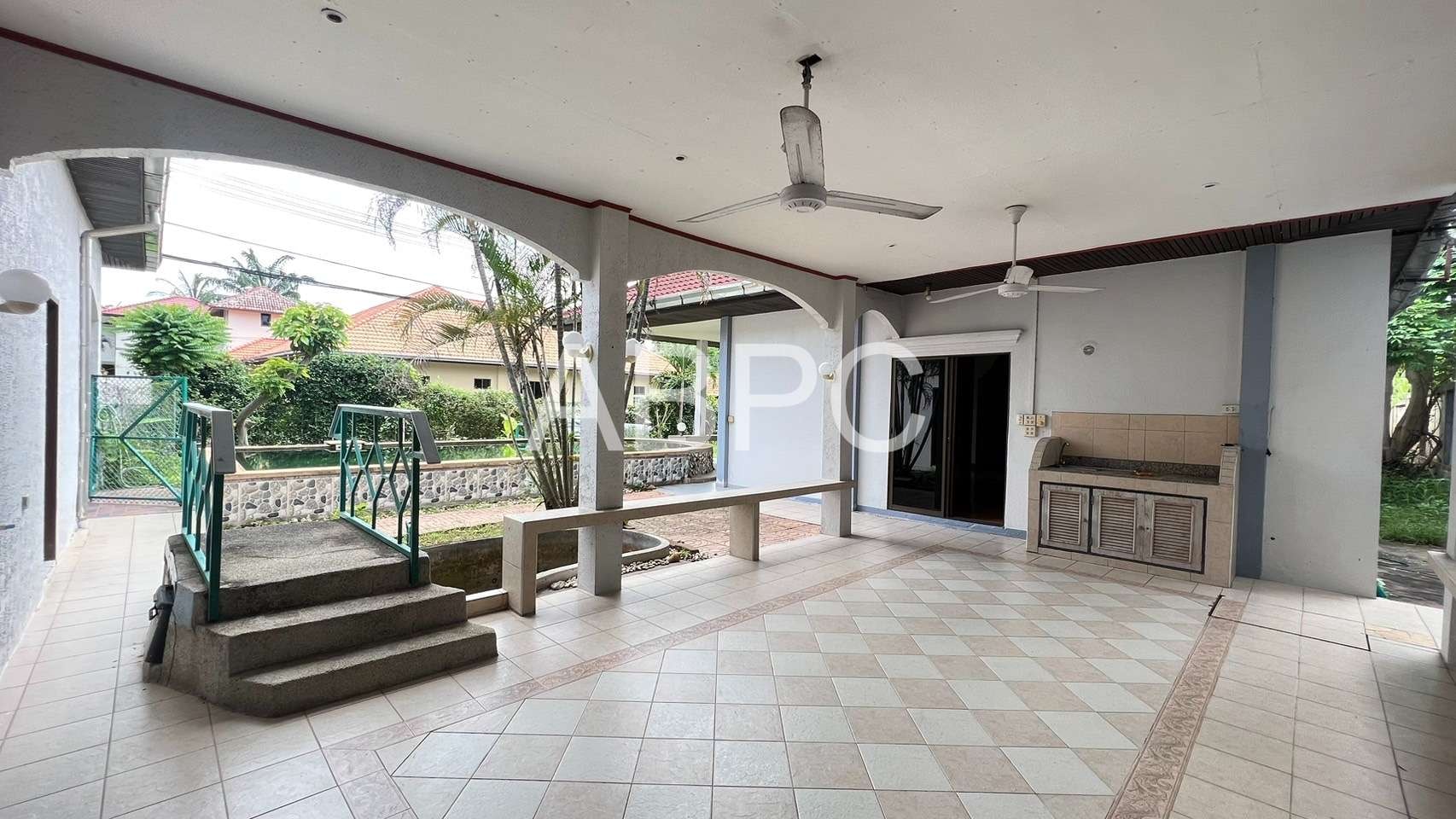4 Bedrooms 3 Bathrooms in East Pattaya photo 8