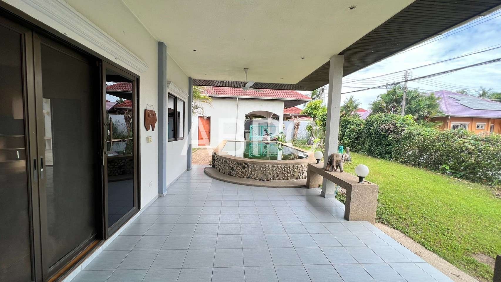 4 Bedrooms 3 Bathrooms in East Pattaya photo 6