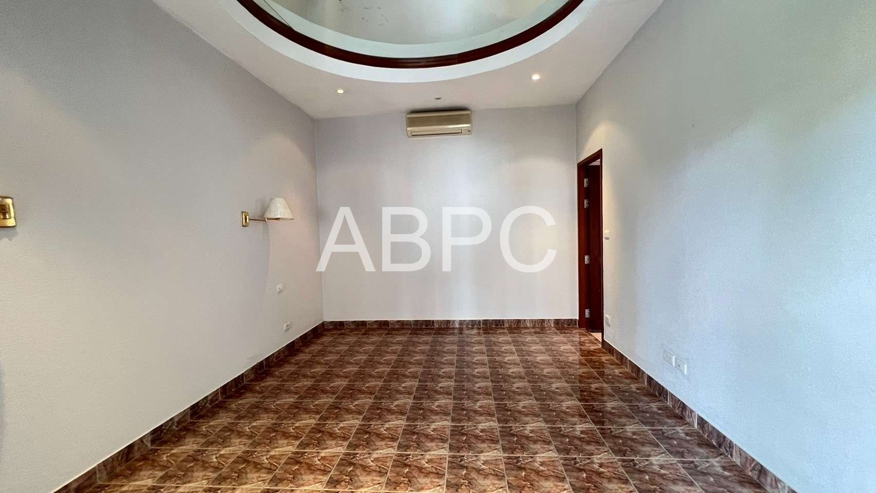 4 Bedrooms 3 Bathrooms in East Pattaya photo 4