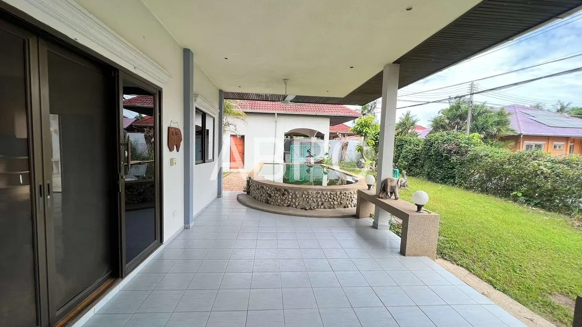 4 Bedrooms 3 Bathrooms in East Pattaya photo 6