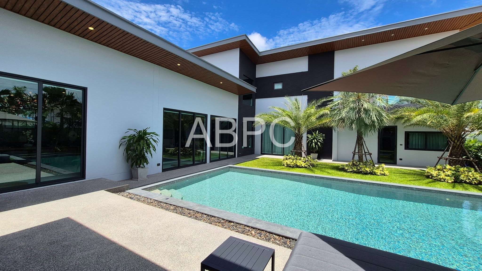 Brand-New Luxury Private Pool Villa for Sale in East Pattaya