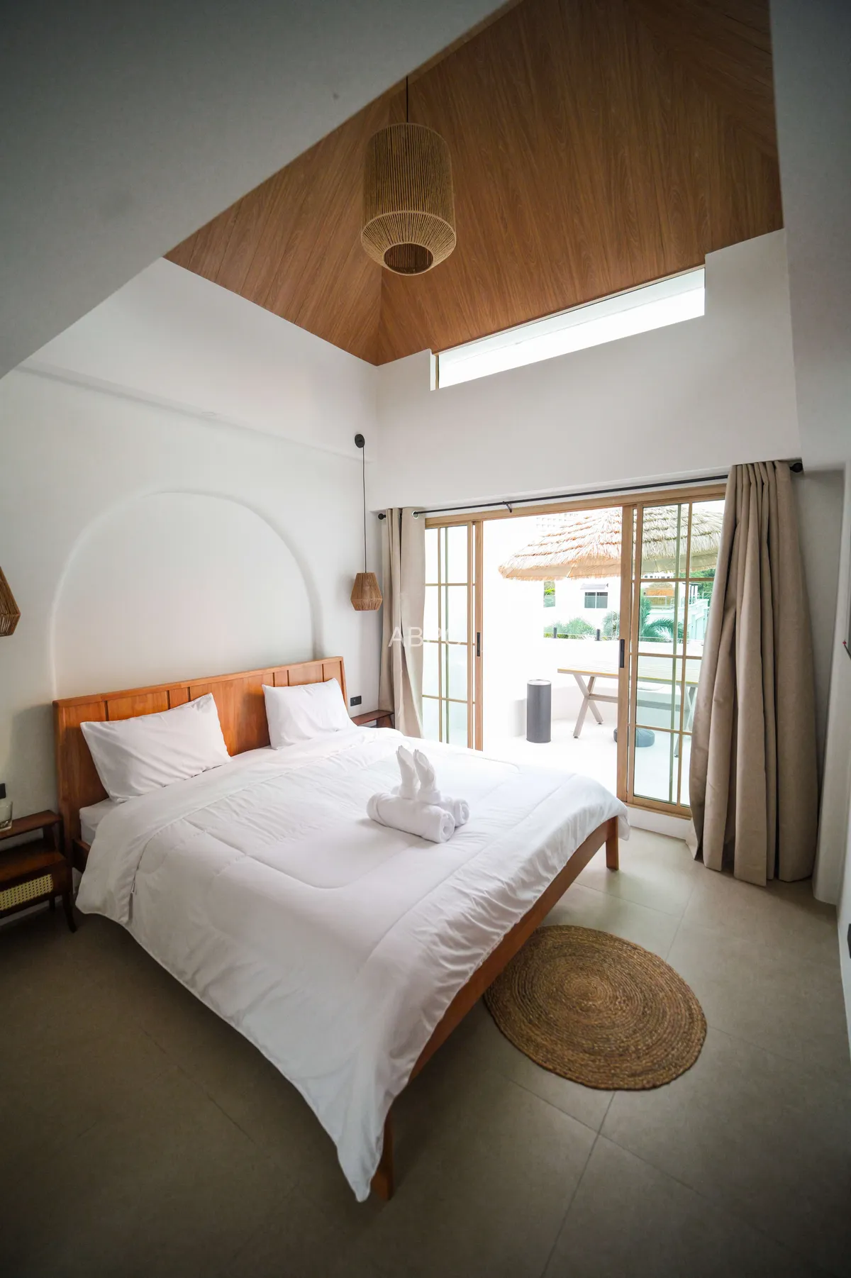Three Bedroom Four Bathroom Town House in Sought After Wongamat Location photo 6