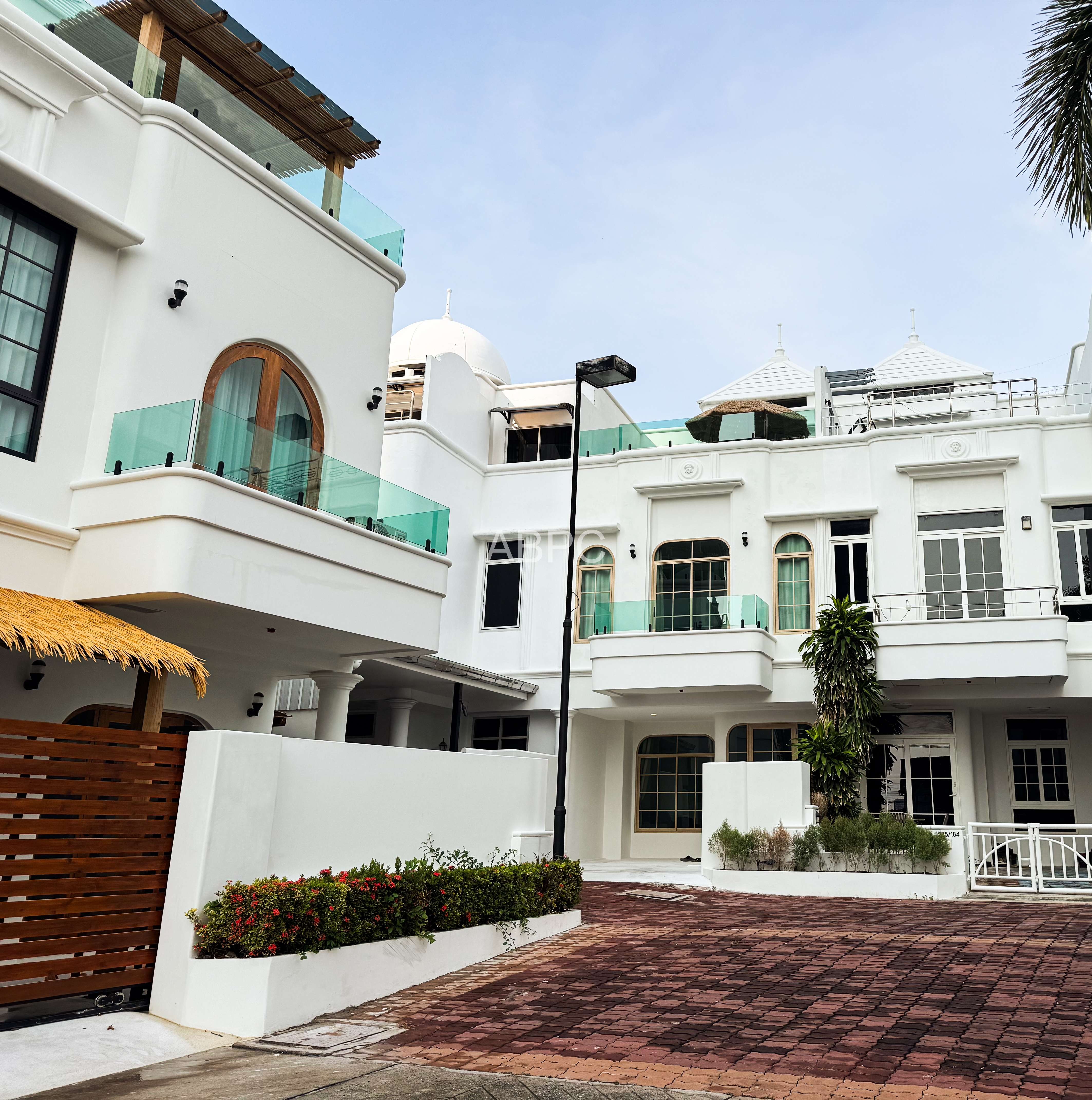 Three Bedroom Four Bathroom Town House in Sought After Wongamat Location photo 15