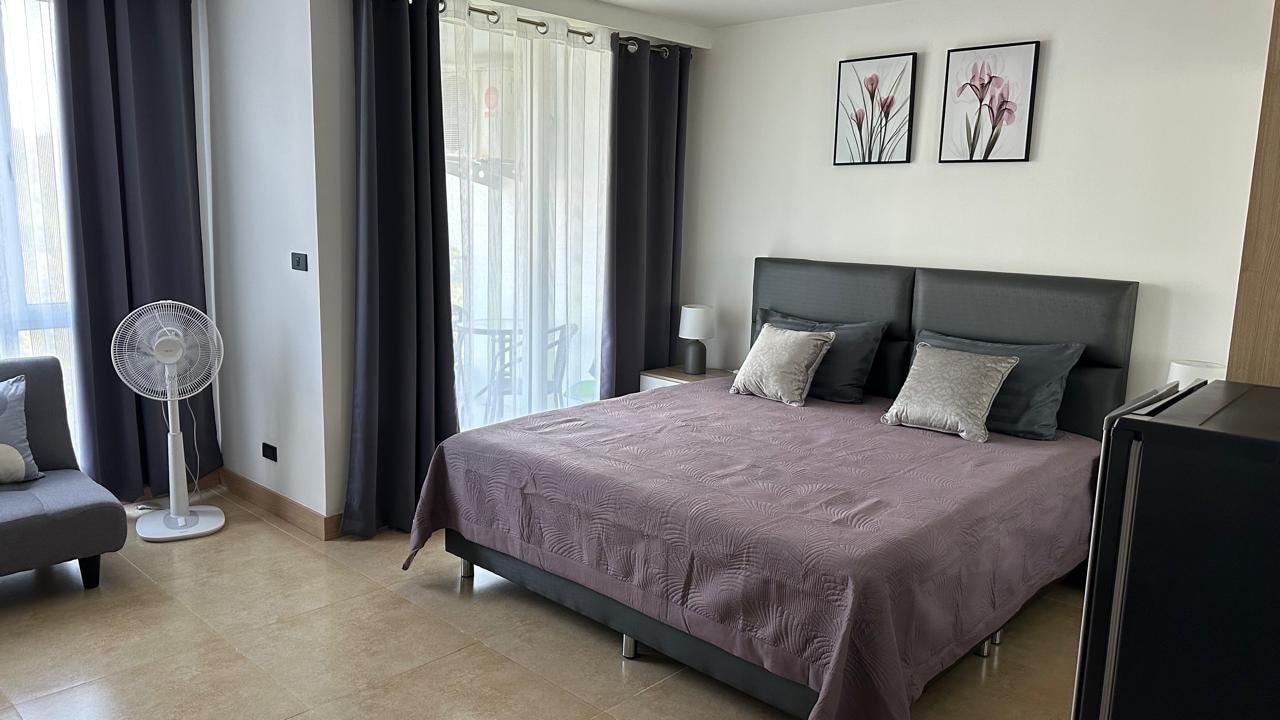 The Cliff Nova studio photo 9