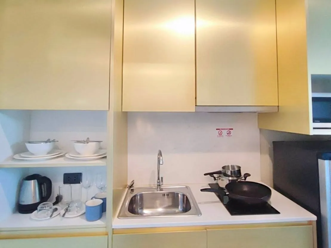 Studio Condo For rent photo 11