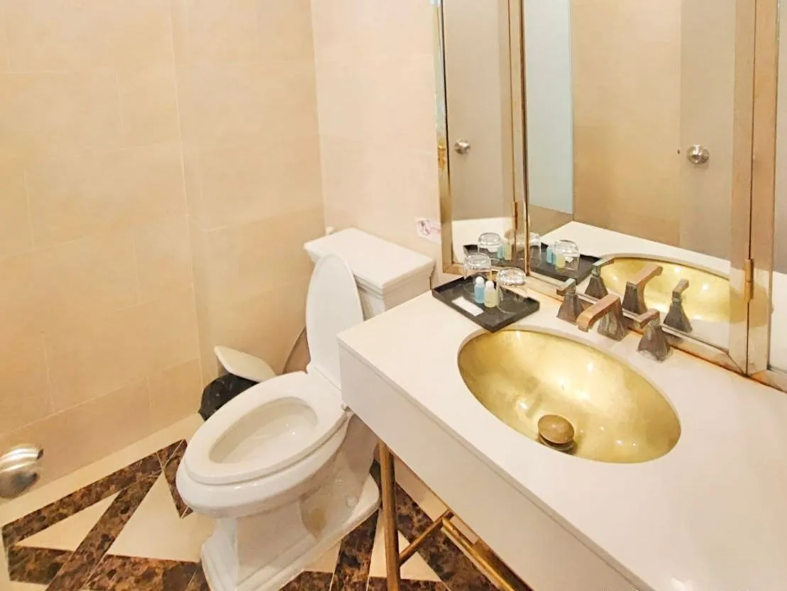 Studio Condo For rent photo 12
