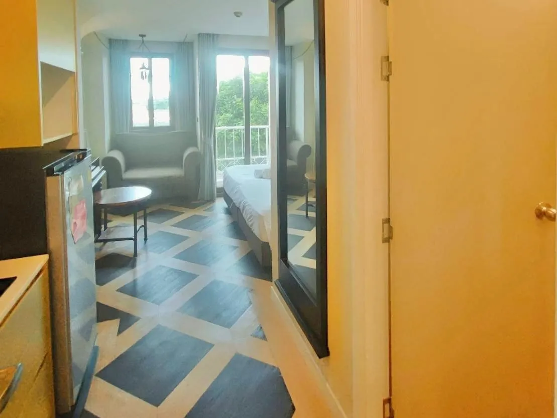 Studio Condo For rent photo 9