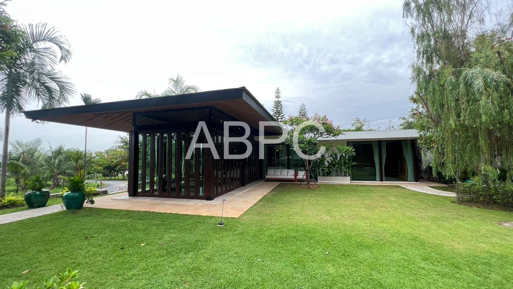 2 Bedrooms 2 Bathrooms in Bangsaray photo 2