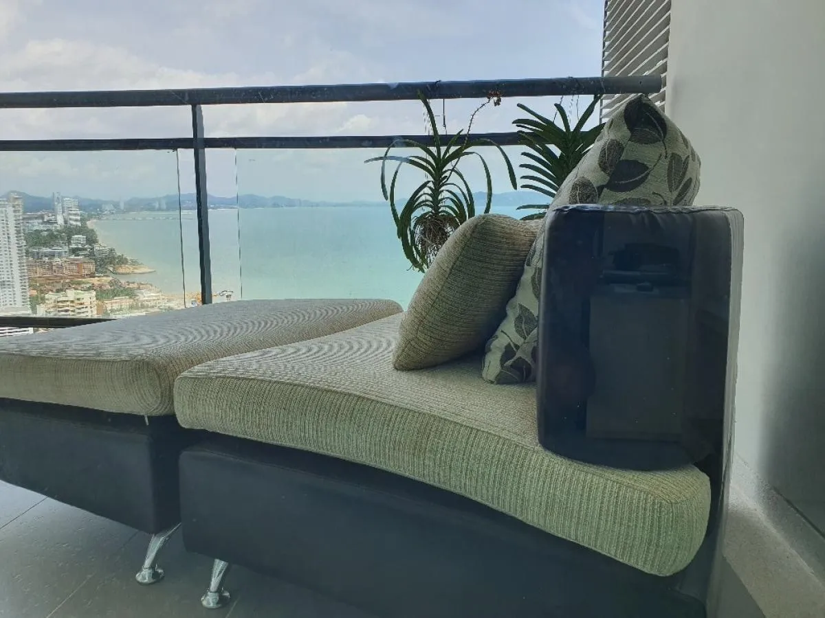 Beachfront Condo For Sale In Jomtien photo 13