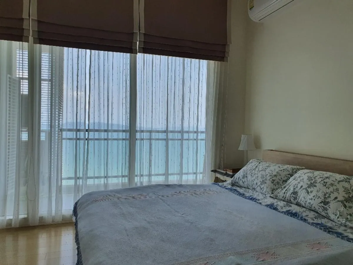 Beachfront Condo For Sale In Jomtien photo 14