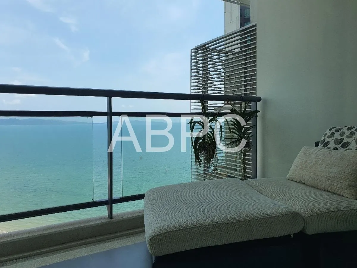 Beachfront Condo For Sale In Jomtien photo 4
