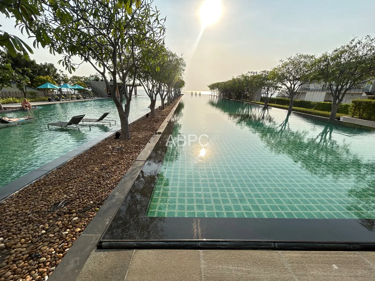 Beachfront Condo For Sale In Jomtien photo 10