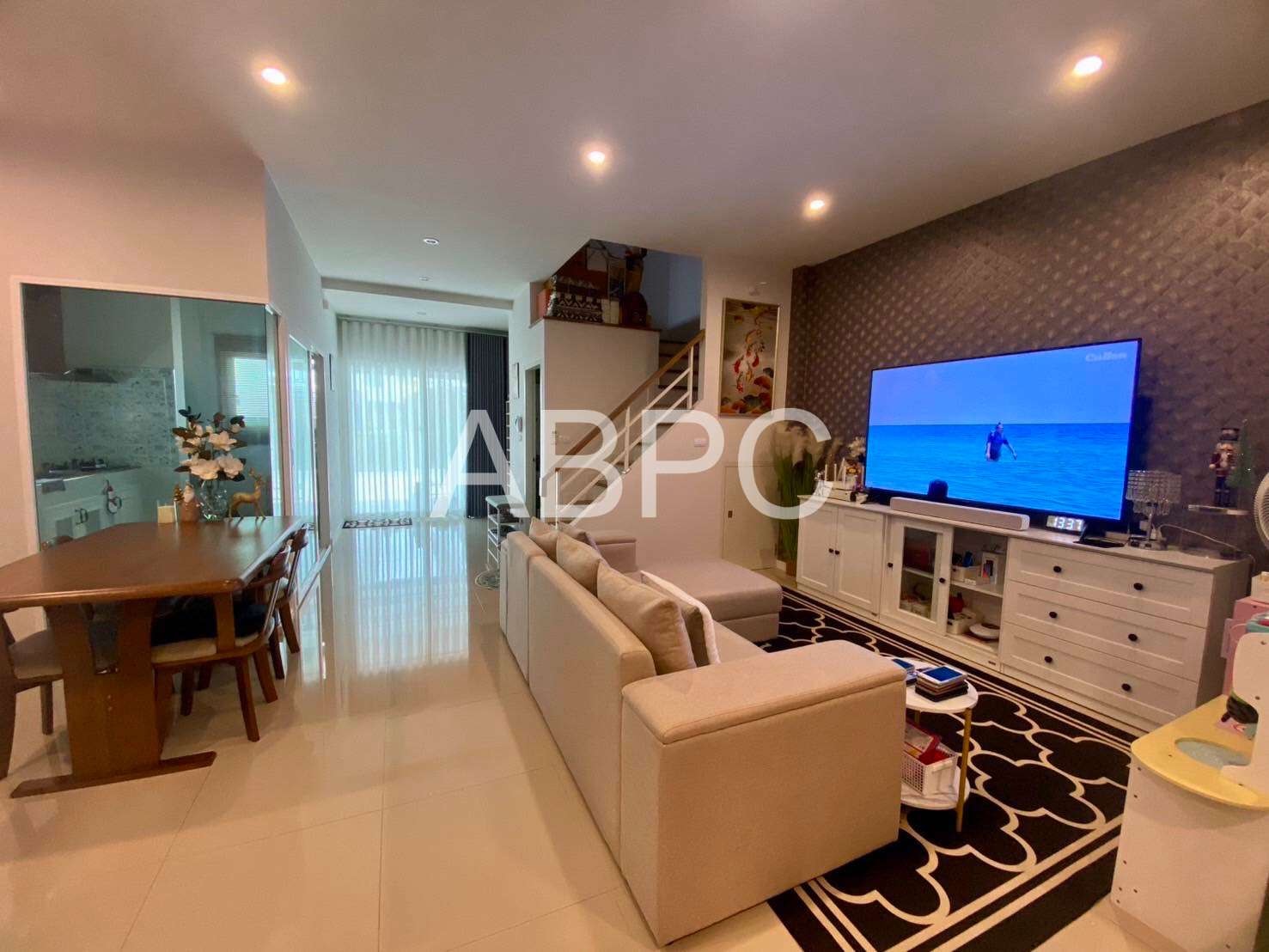3 Bedroom 3 Bathroom Townhouse  in  East Pattaya Village photo 6