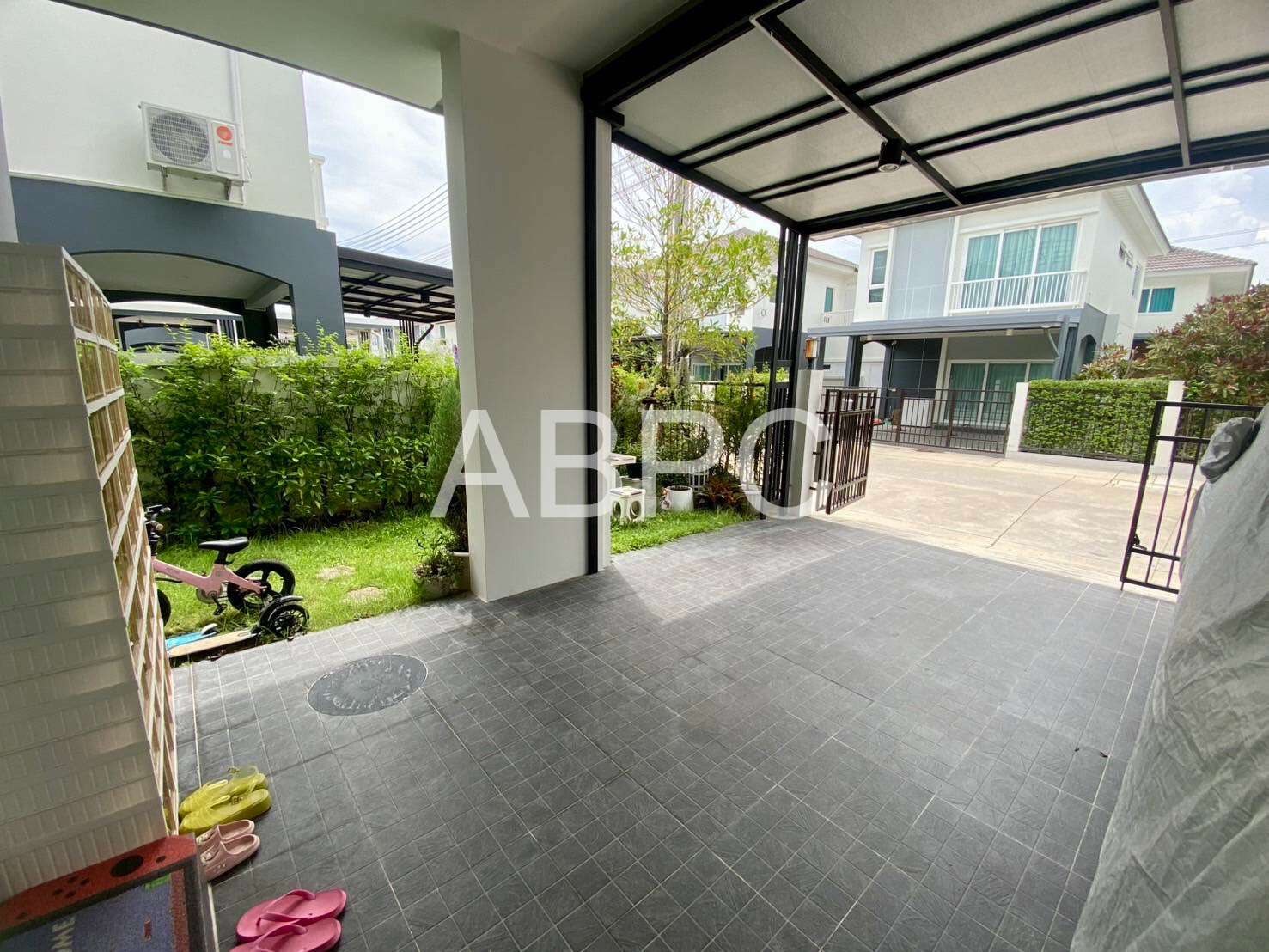 3 Bedroom 3 Bathroom Townhouse  in  East Pattaya Village photo 11