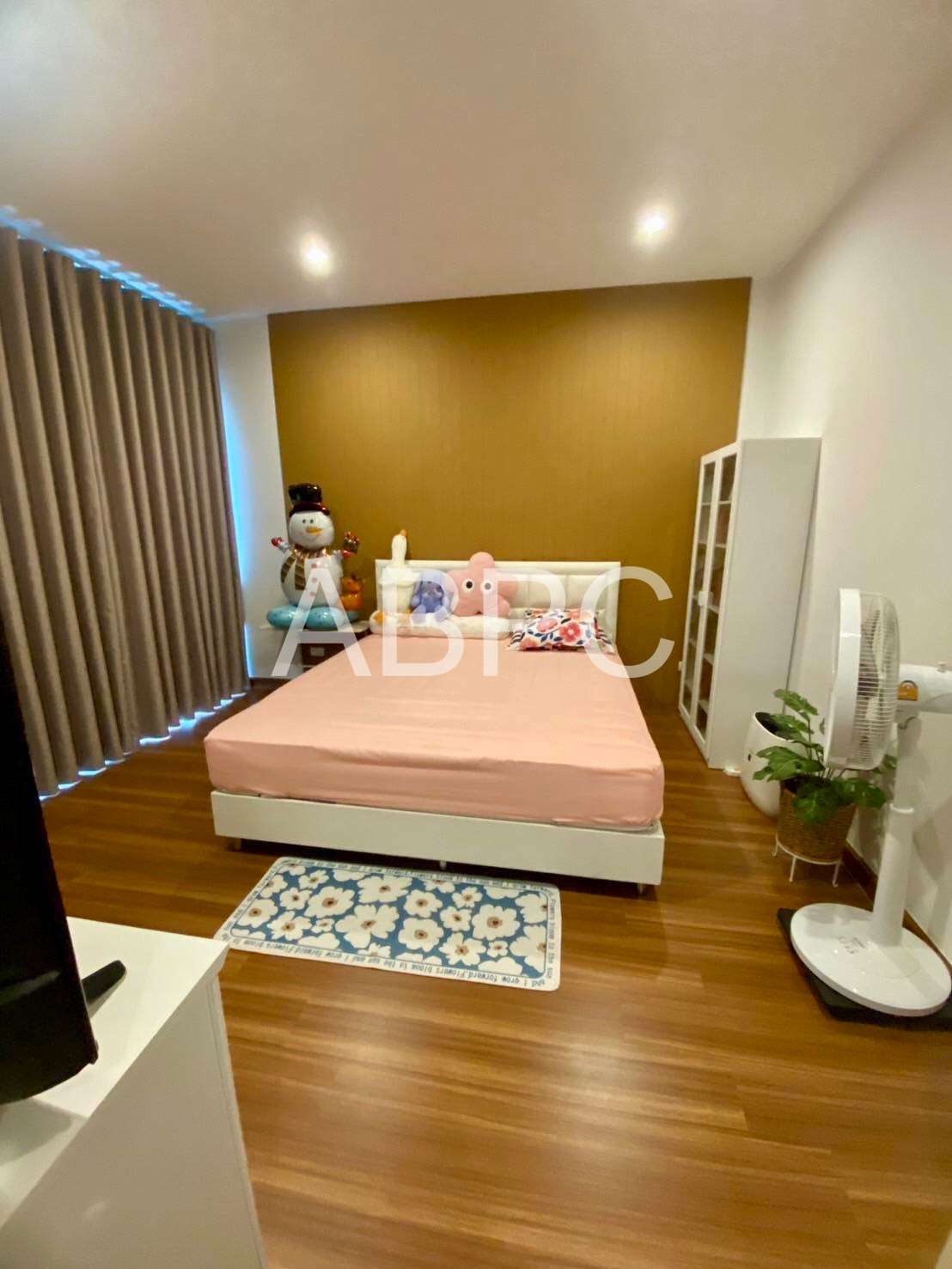 3 Bedroom 3 Bathroom Townhouse  in  East Pattaya Village photo 9
