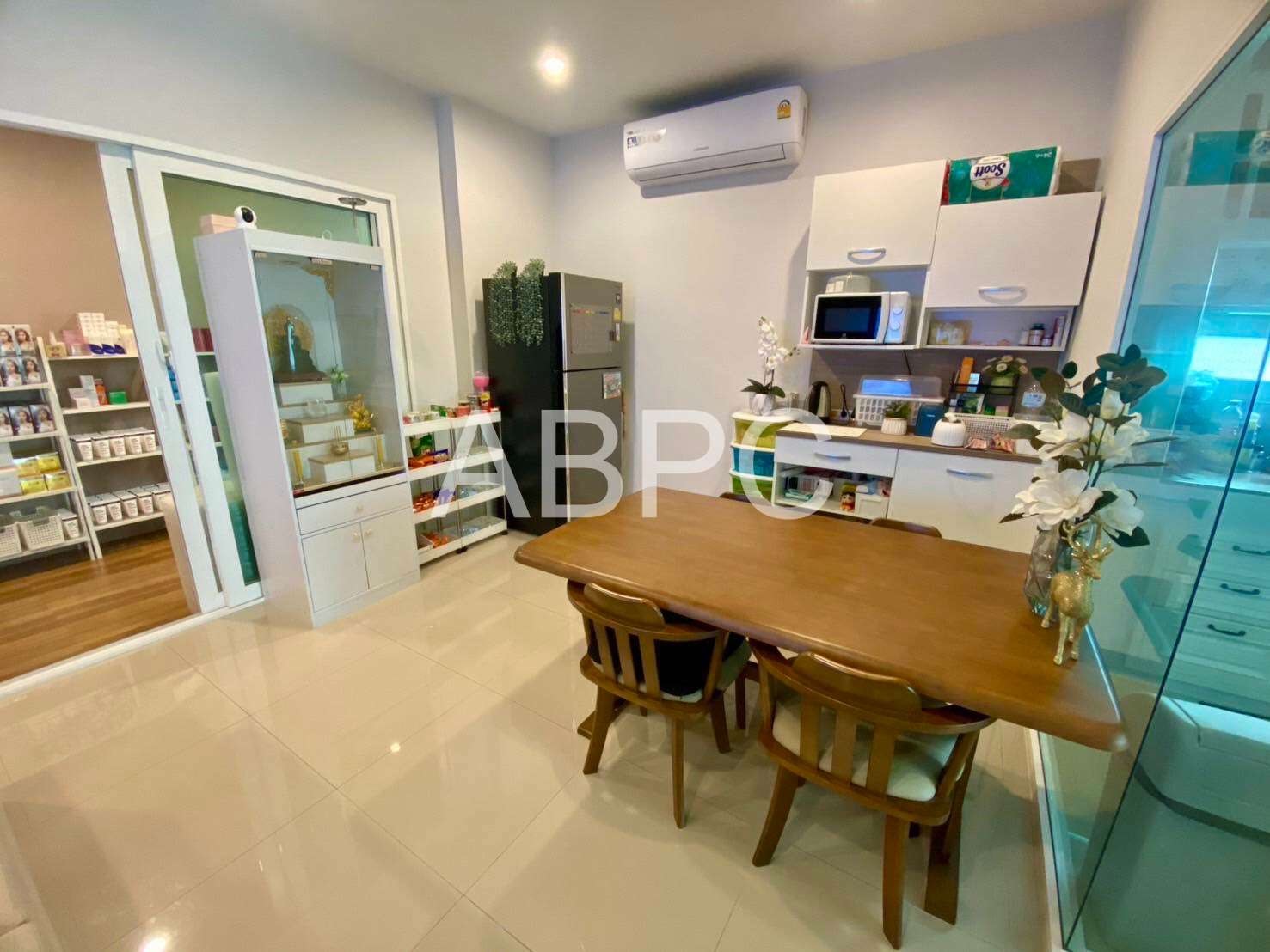 3 Bedroom 3 Bathroom Townhouse  in  East Pattaya Village photo 5