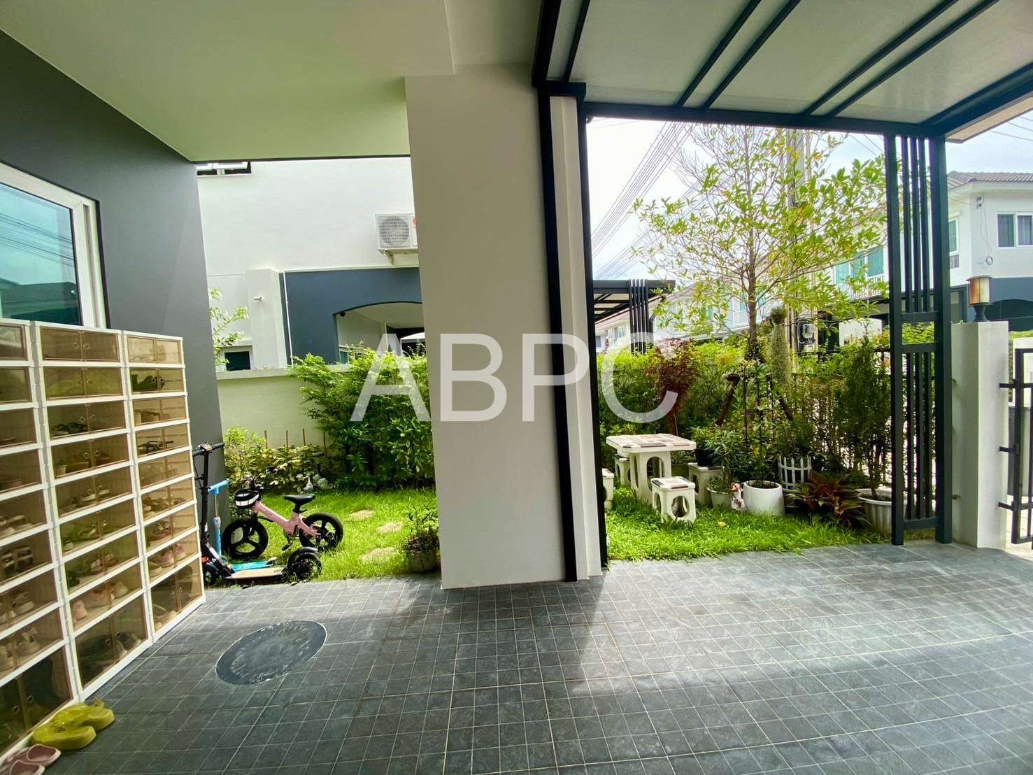3 Bedroom 3 Bathroom Townhouse  in  East Pattaya Village photo 12