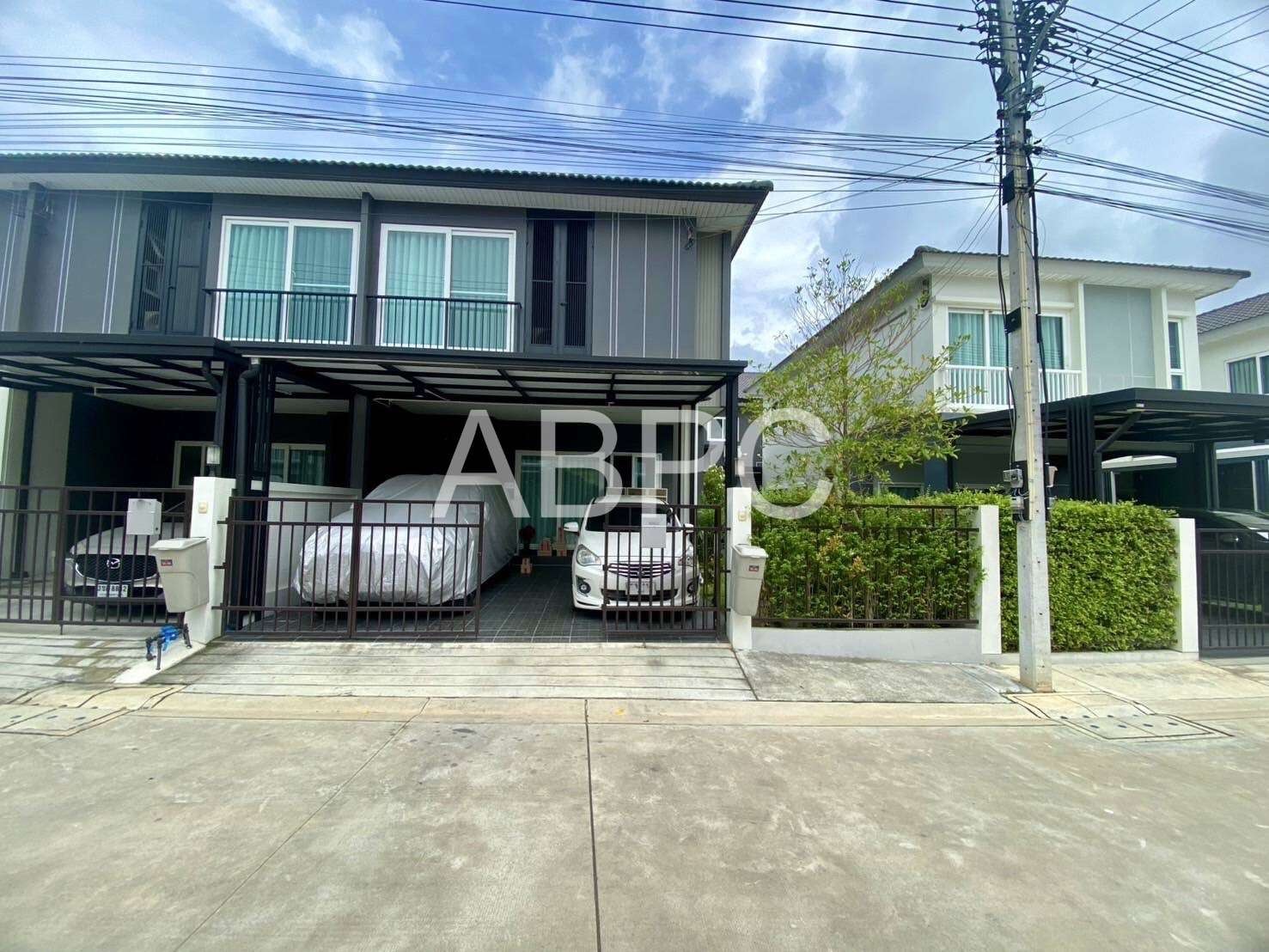 3 Bedroom 3 Bathroom Townhouse  in  East Pattaya Village